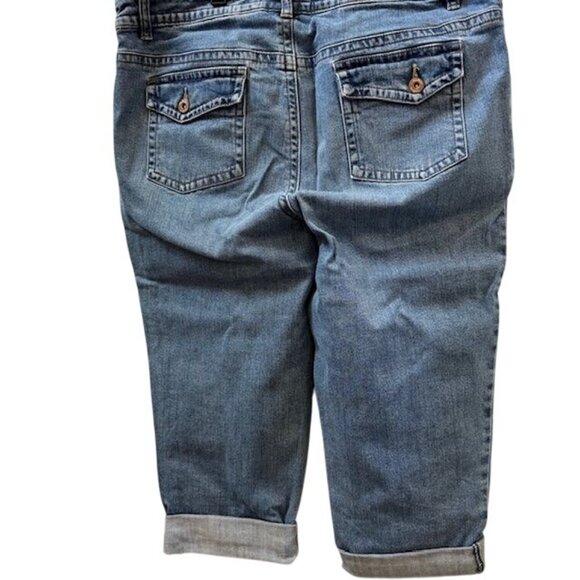 Vintage Denim Mid-Rise Rolled Cuff Capri Jeans With Button Details - Picture 6 of 11